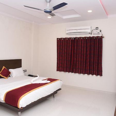 Hotel Grand Kubera Chikmagalūr Buitenkant foto