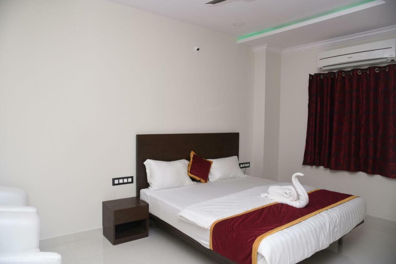 Hotel Grand Kubera Chikmagalūr Buitenkant foto