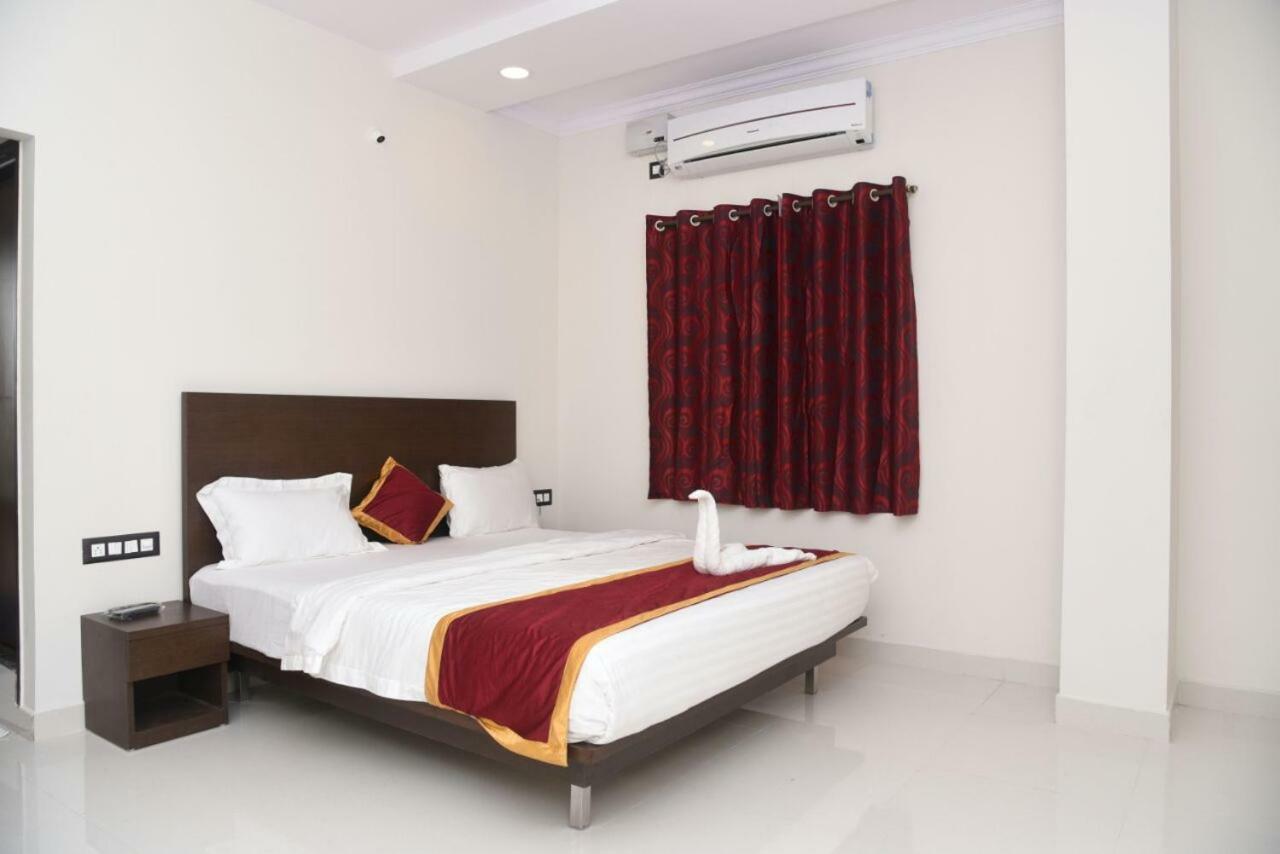 Hotel Grand Kubera Chikmagalūr Buitenkant foto