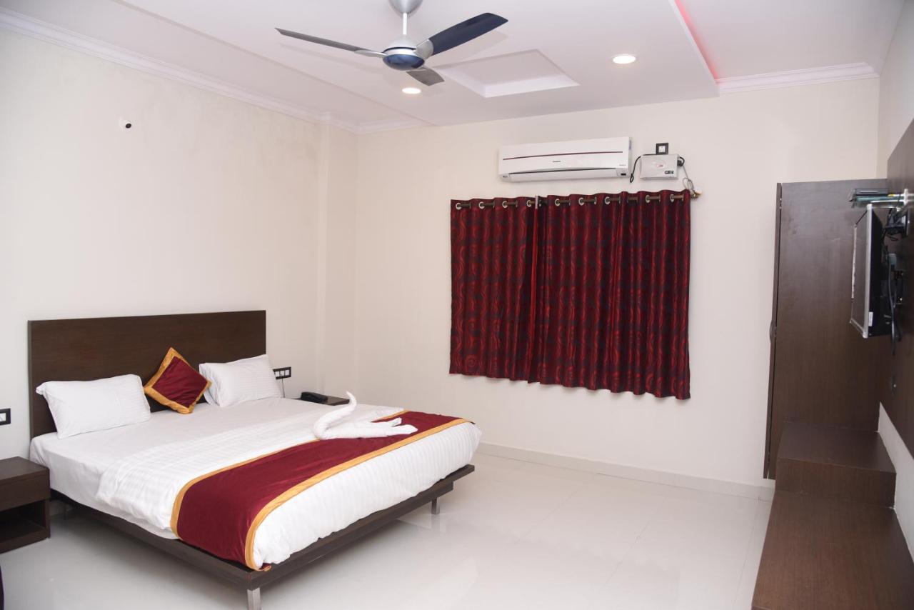 Hotel Grand Kubera Chikmagalūr Buitenkant foto