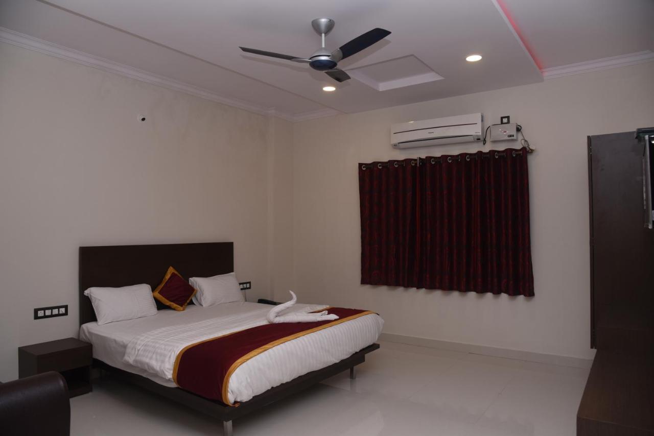 Hotel Grand Kubera Chikmagalūr Buitenkant foto