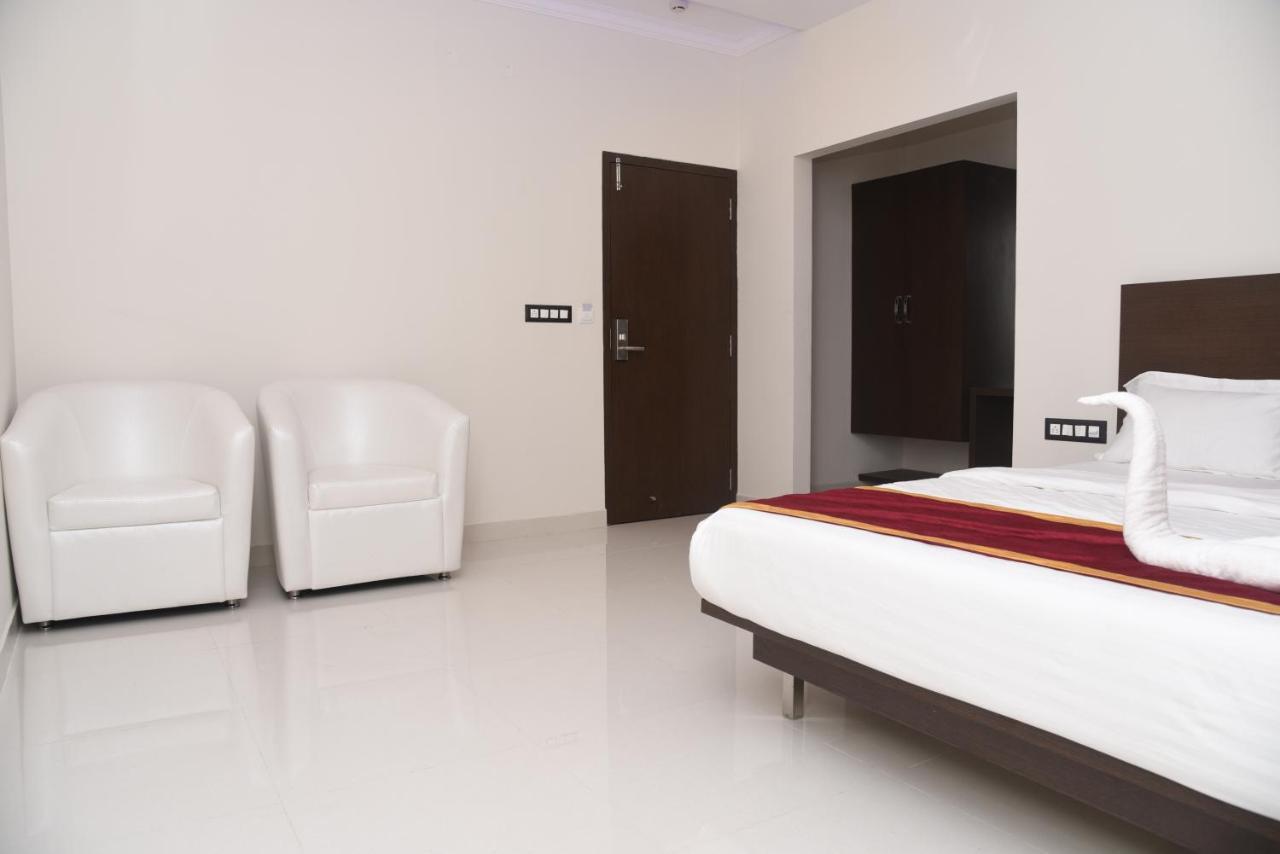 Hotel Grand Kubera Chikmagalūr Buitenkant foto