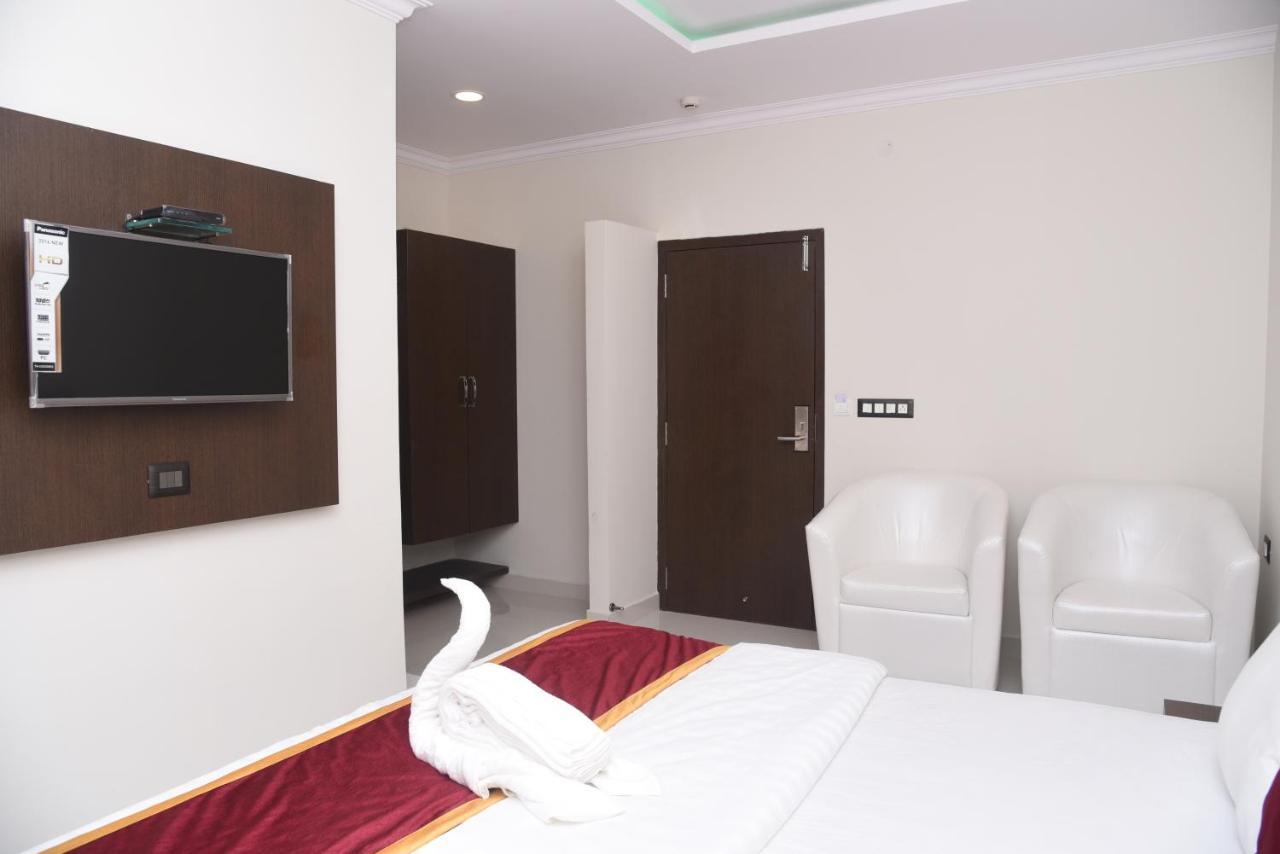 Hotel Grand Kubera Chikmagalūr Buitenkant foto